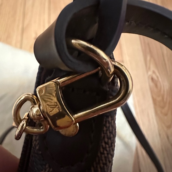 Louis Vuitton - Picture 4 of 4